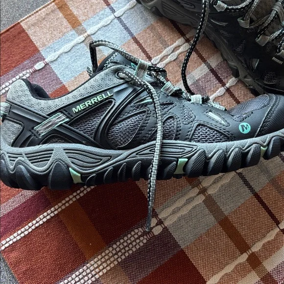 Women’s Merrell Black and gray hiking shoes - Picture 4 of 6
